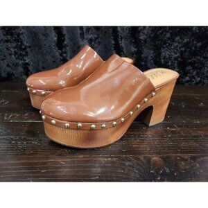 NEW Wild Pair Adorre Brown Studded Platform Clogs/Sz. 7M
